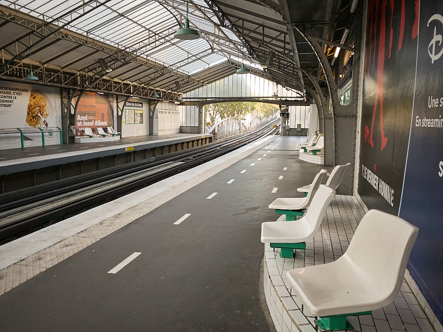 https://misadventureswithandi.com/wp-content/uploads/2022/06/Chairs-at-Paris-Metro-Quai-de-la-Gare-Station-Line-6.jpg